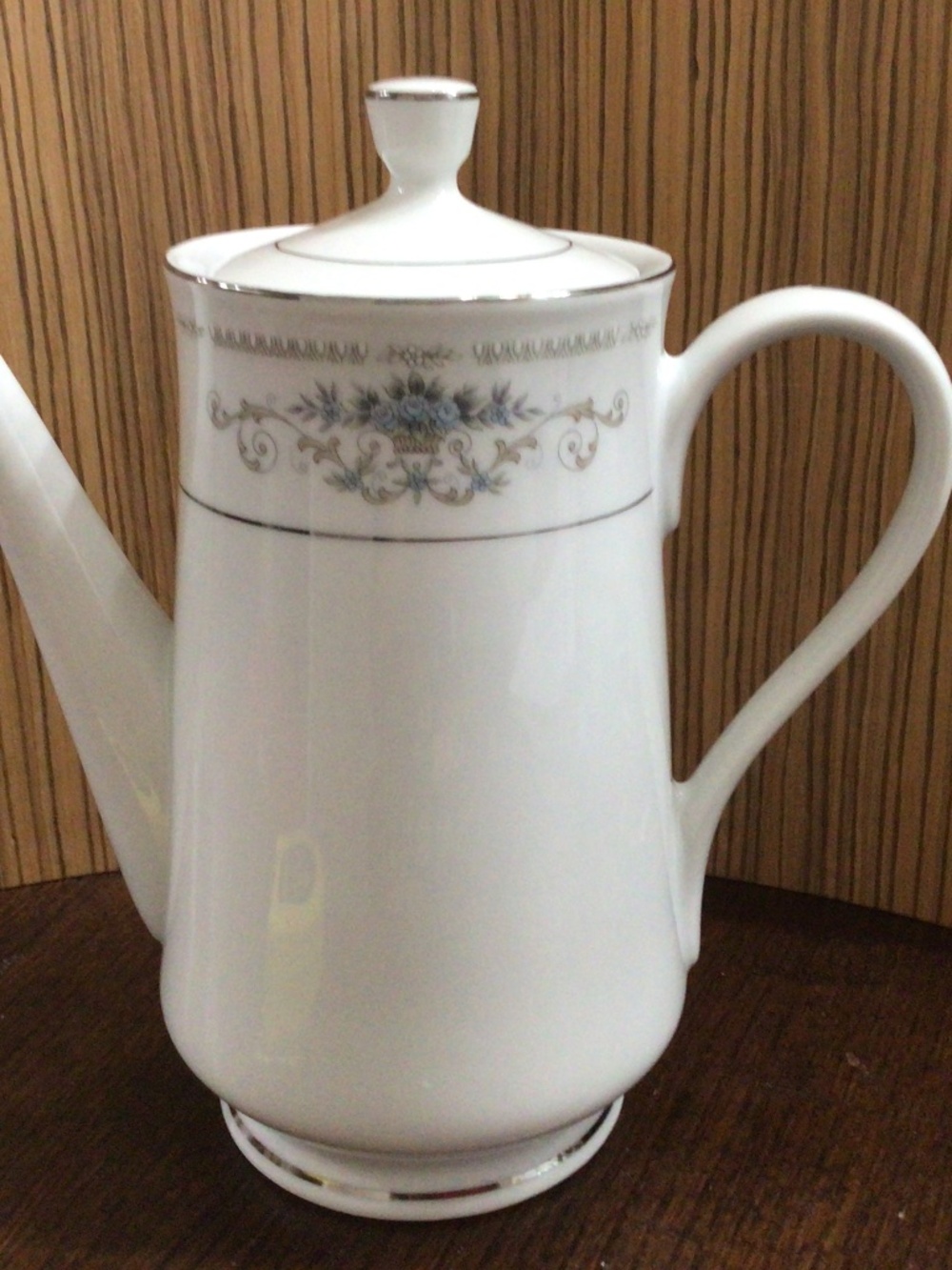 Diane pattern by Wade coffee/tea pot. Excellent shape.from 1960